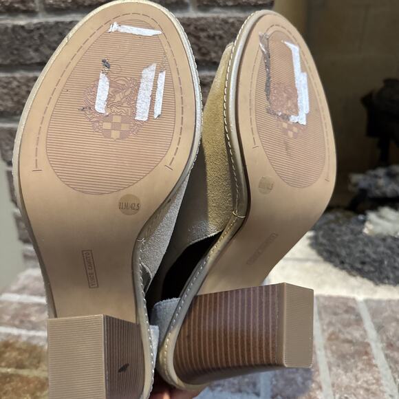 Vince Camuto Fareena Block Heel Open Toe Zip Closure Beige Suede Shoe Womens 11 - Picture 16 of 16